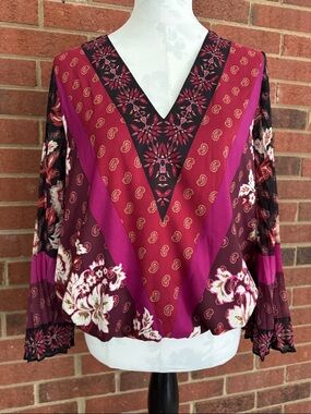 White House Black Market Paisley Floral Accordion Pleated Sleeve Elastic Hem